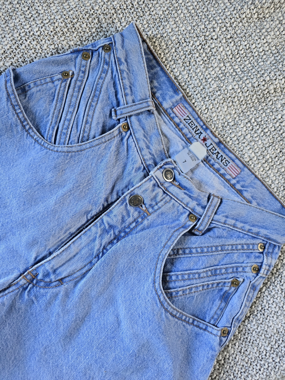 Vintage High-Waisted Zena Light Blue Women’s Jeans